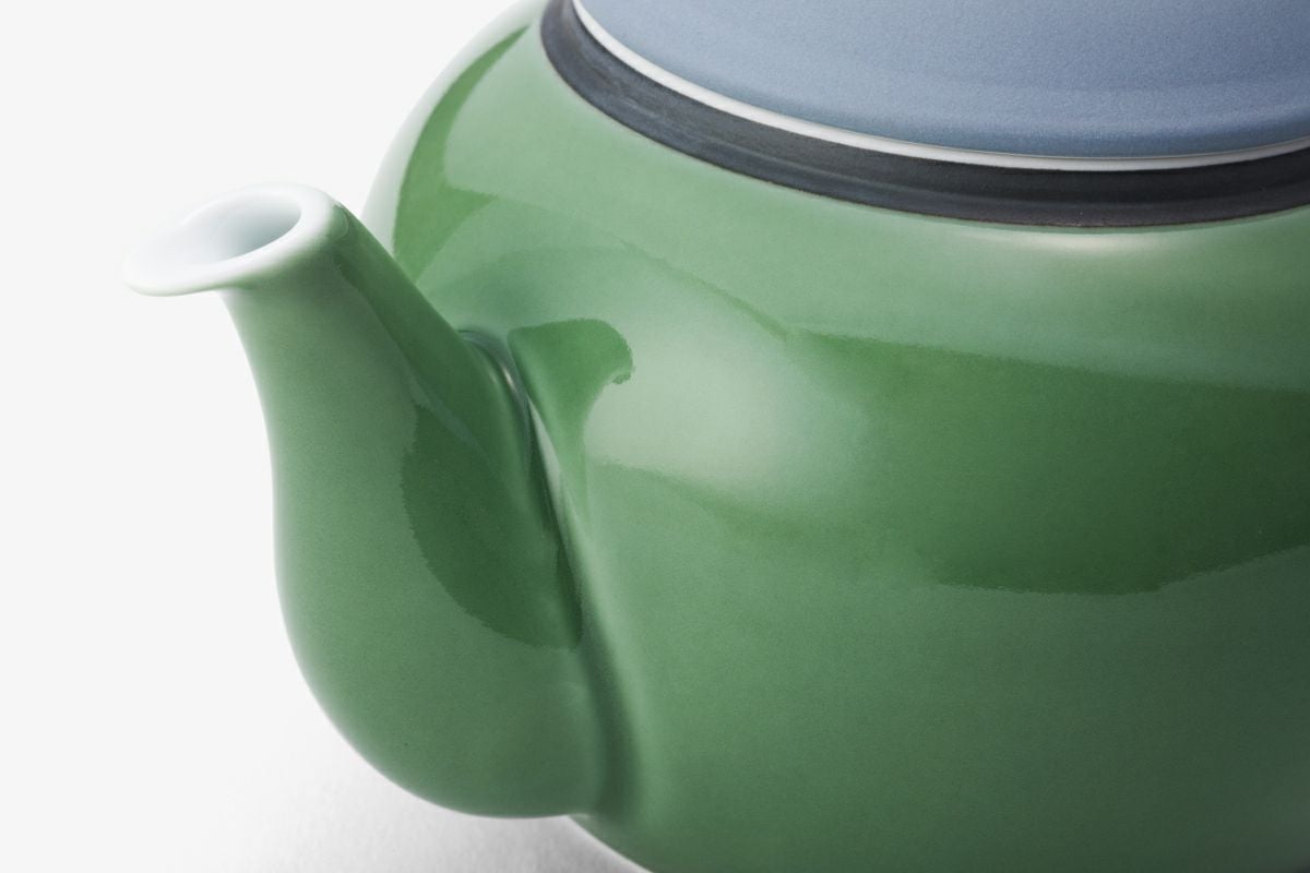 緑色の円形ボトル型陶器 VERDE kiwamiPOT | 有田焼 深川製磁｜公式オンラインストア