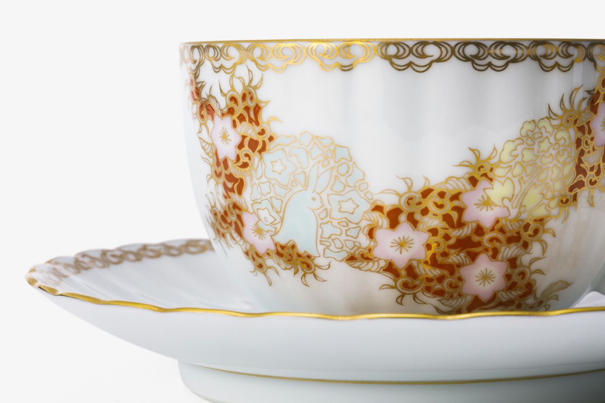 N278、華麗なる立体花 硬質磁器 急須コ—ヒ— 红茶 カップ&ソーサー セット 鍋島花兎 菊割紅茶碗皿 | 有田焼 深川製磁｜公式オンラインストア