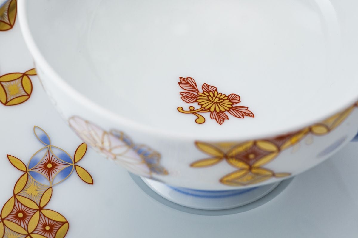 紅釉菊口皿 リーヴス 菊割皿（3サイズ） - 有田焼窯元 皓洋窯 公式ホームページ