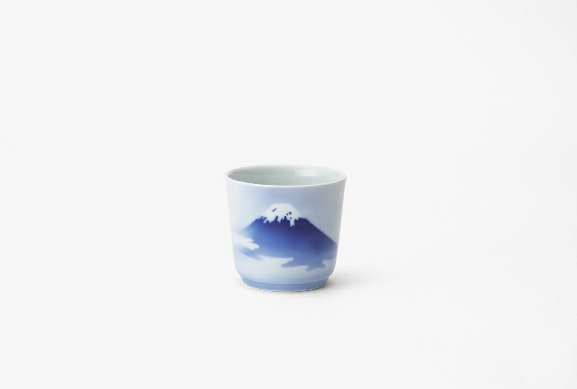 有田焼 染錦 深川製磁　富士山　カップ＆ソーサー　高台 碗皿 共箱 ２489 富士山（赤） 高台コーヒー碗皿 | 有田焼 深川製磁｜公式オンラインストア