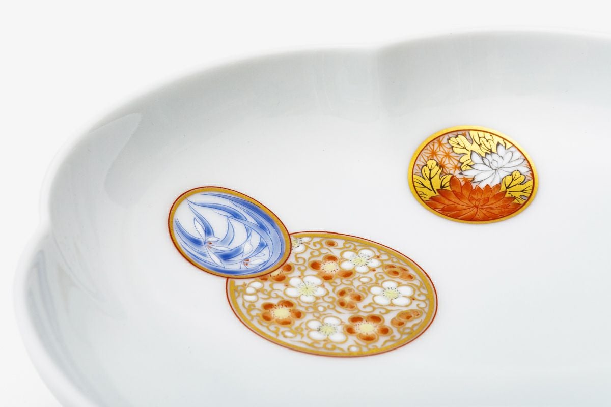 d222602 深川製磁 紅桜 箱付き 深川皿 平皿 四角 ギフト 金箔 独創的 希少 オシャレ 飾皿 和食器 箱付 風情 現状品 中古品 プレート 花柄 深川製磁 (フカガワセイジ) 飾り皿 金彩 染錦鳳凰唐草｜トレファクONLINE