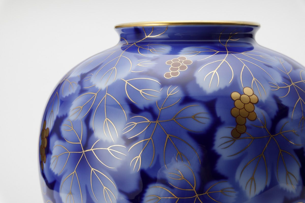 2703 深川製磁　呉須葡萄　花瓶　金彩　未使用 Yahoo!オークション - 深川製磁 花瓶 花器 2点 元箱付 金彩 葡萄 まと