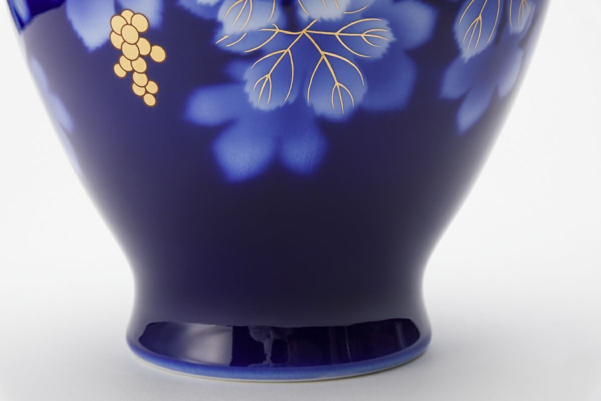 深川製磁 花瓶 瑠璃葡萄 花器 木箱付き 呉須ブドー F型9号花生 呉須ブドー F型9号花生 | 有田焼 深川製磁｜公式オンラインストア