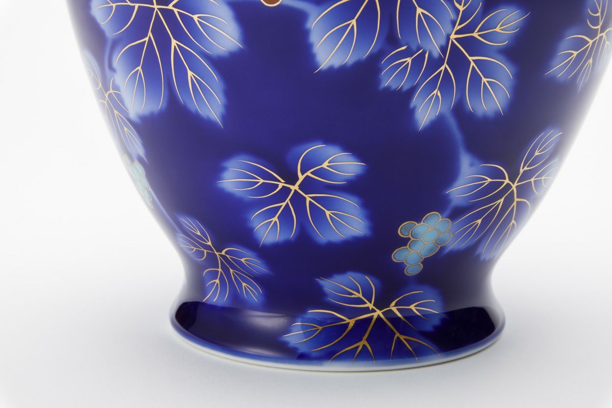 深川製磁 花瓶 瑠璃葡萄 花器 木箱付き 呉須ブドー F型9号花生 呉須ブドー 8号花生 | 有田焼 深川製磁｜公式オンラインストア