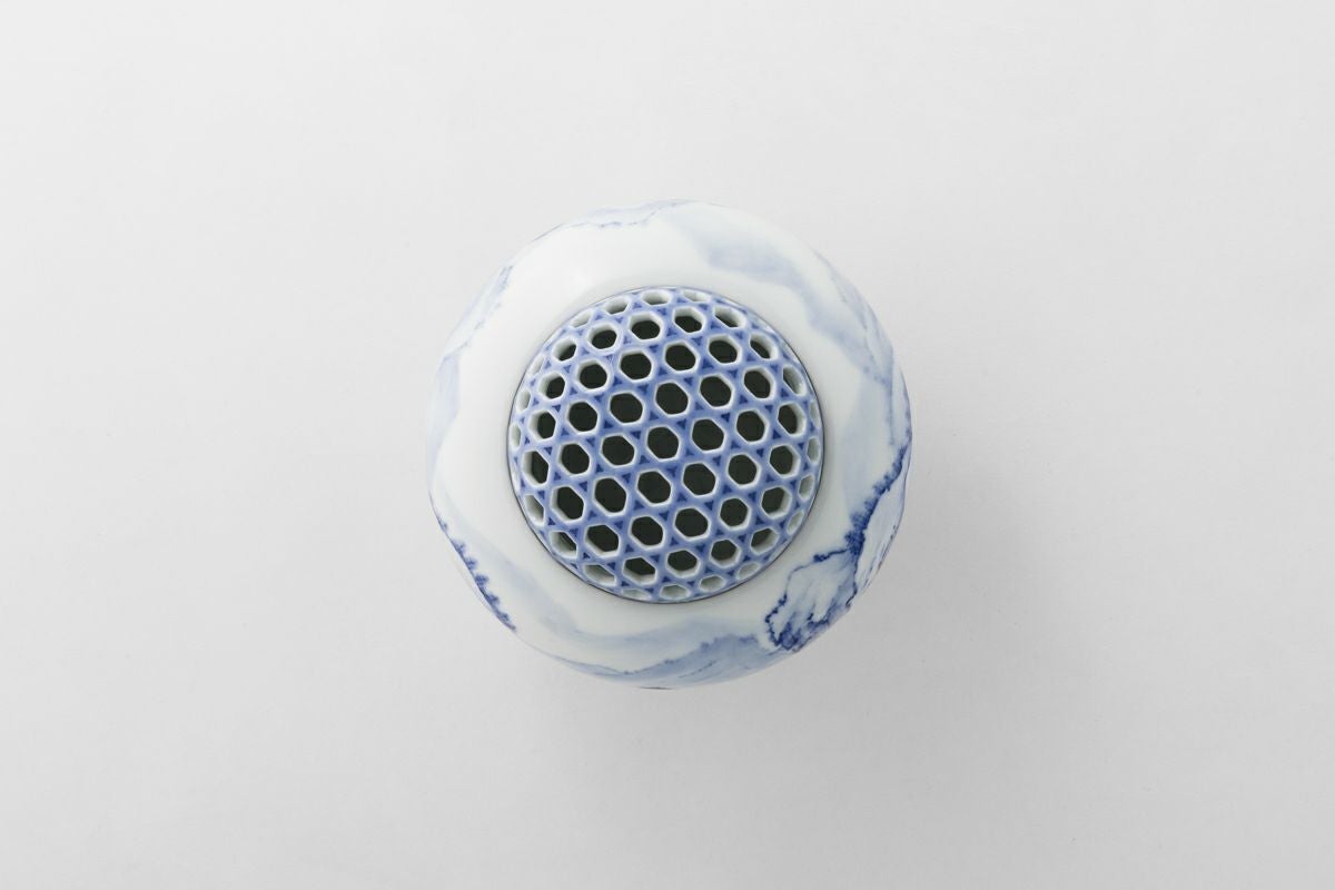 2284 有田焼　染付山水　香炉 染付人物山水）香炉 |有田焼の老舗-香蘭社オンラインショップ