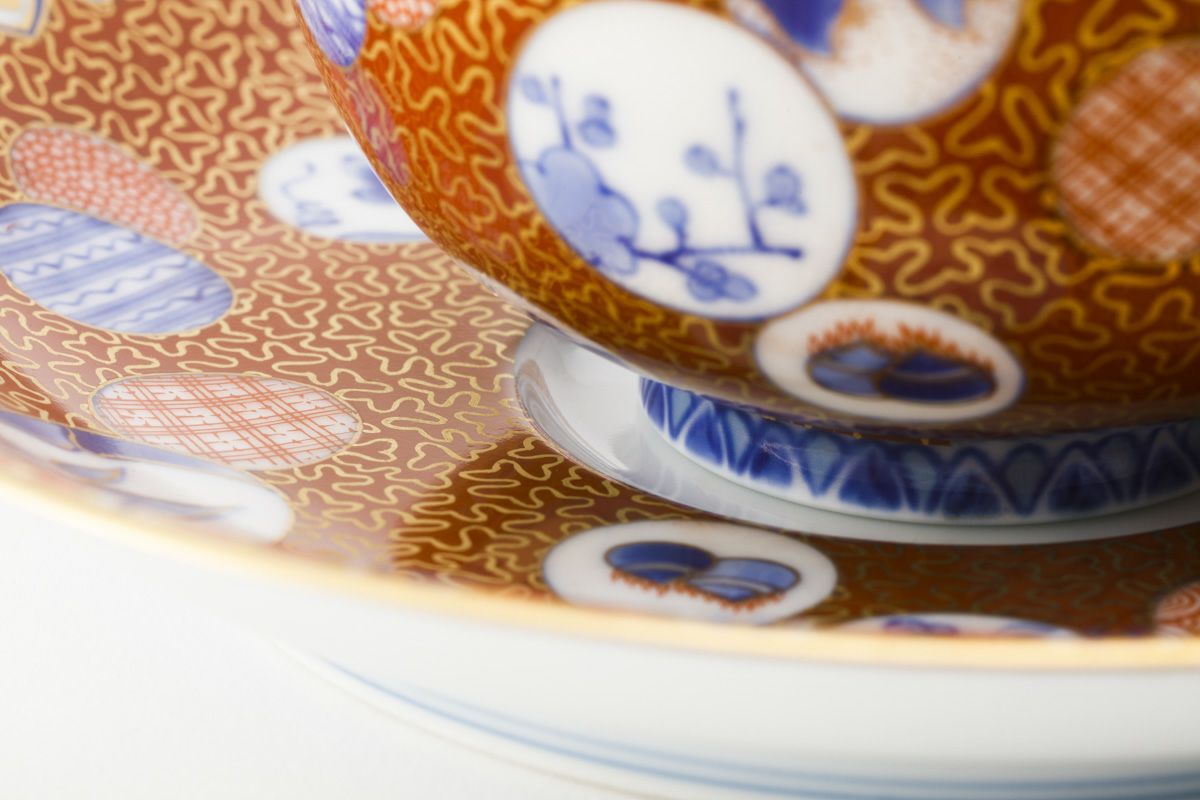 丸紋外赤金ミル 竜手付紅茶碗皿 | 有田焼 深川製磁｜公式オンラインストア