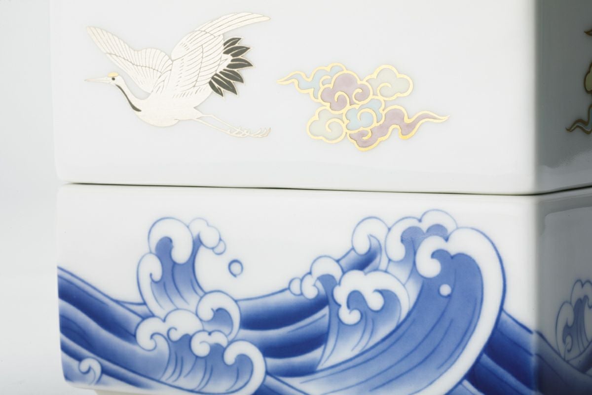 白金波鶴紋 三段重 | 有田焼 深川製磁｜公式オンラインストア