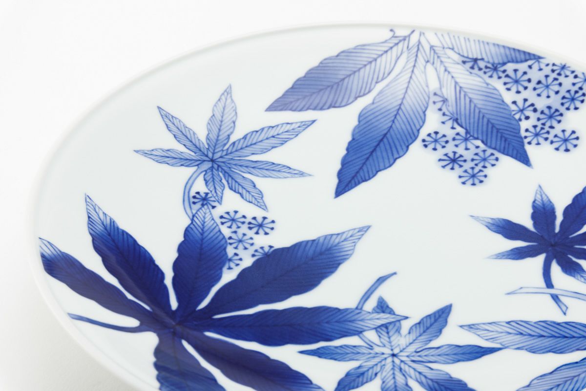 専用出品　明治期　蘭マーク無し「深川製」　赤絵花唐草七寸皿　希少品　深川忠次 旧宮家伝来 明治期 オールド深川 金彩色絵龍に鳳凰図角瓶 四方瓶