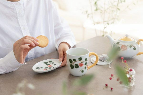 やわらぎ色 やわらぎ水玉赤 蓋付紅茶マグ | 有田焼 深川製磁｜公式