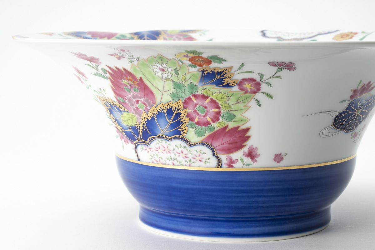 染錦絢爛草花絵 花型大鉢 | 有田焼 深川製磁｜公式オンラインストア