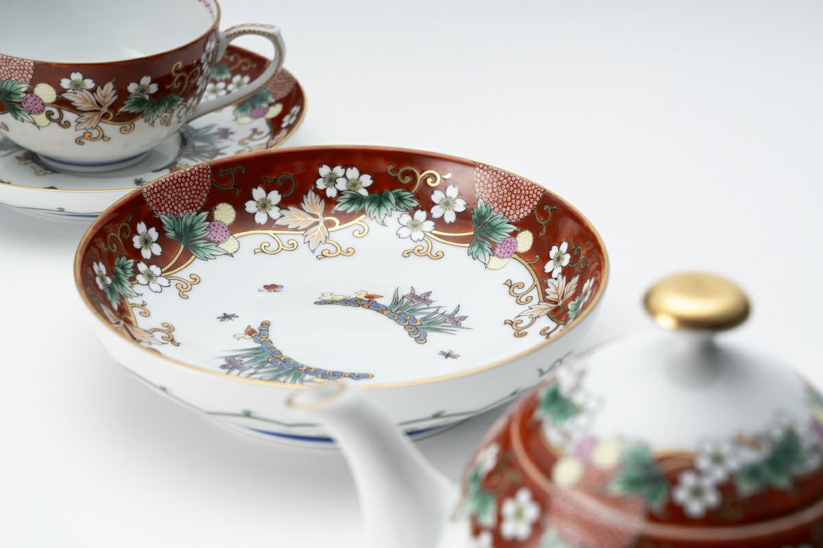 A1341-1/有田焼/深川製磁/果実文銘々皿 苺皿6客・柿皿5客/懐石道具/ ☆紅外濃み桜に苺文様 深皿 | 有田焼 深川製磁｜公式オンラインストア