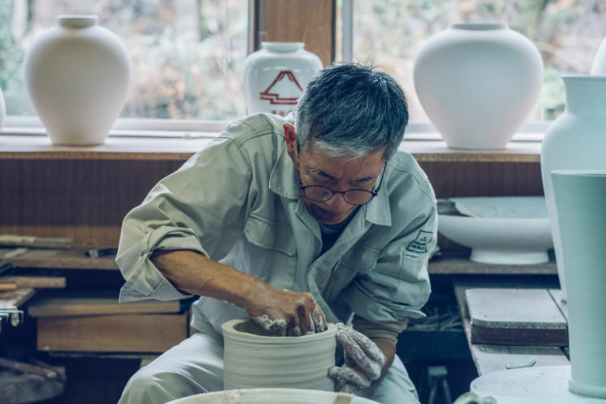 23谷窯紫彩 手造抹茶碗（ろくろ士名入り） | 有田焼 深川製磁｜公式