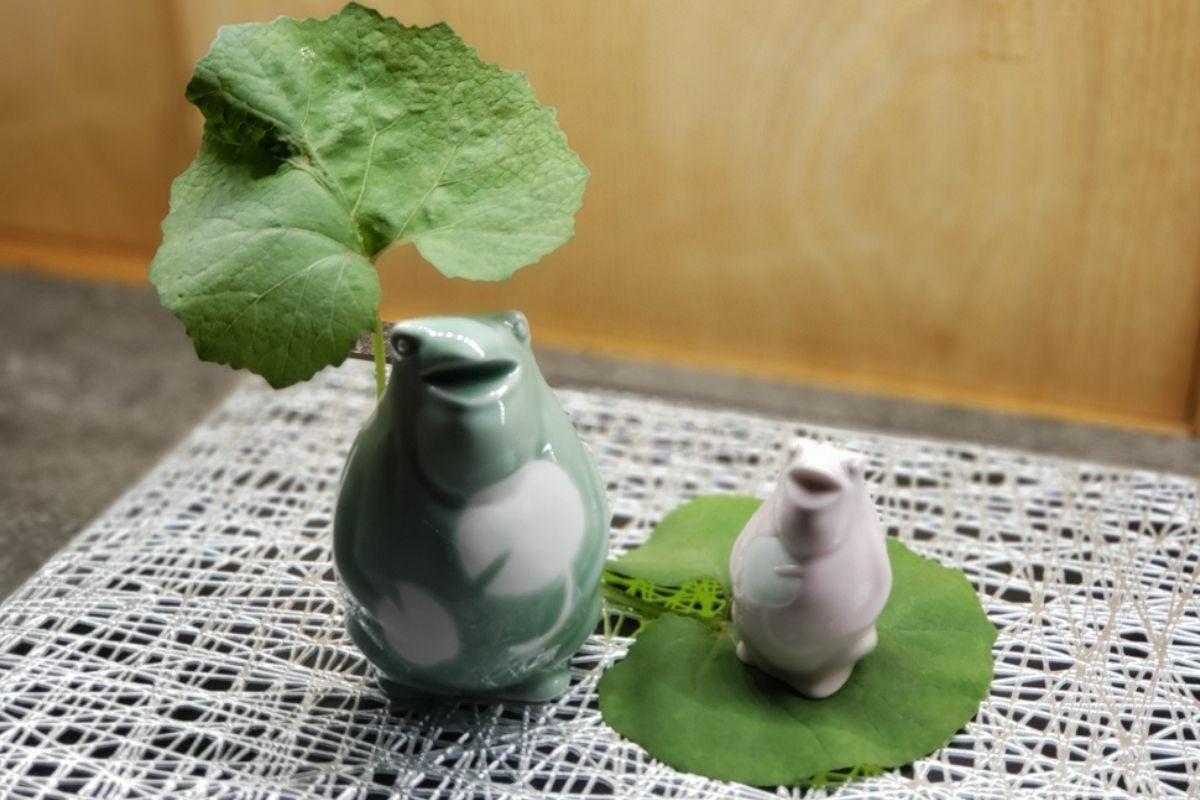 笹青磁 かえる置物（大） | 有田焼 深川製磁｜公式オンラインストア